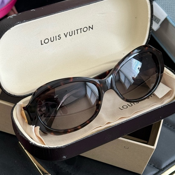 LOUIS VUITTON Vintage Tortoise Soupçon GM Sunglasses Z0095W - Picture 1 of 6